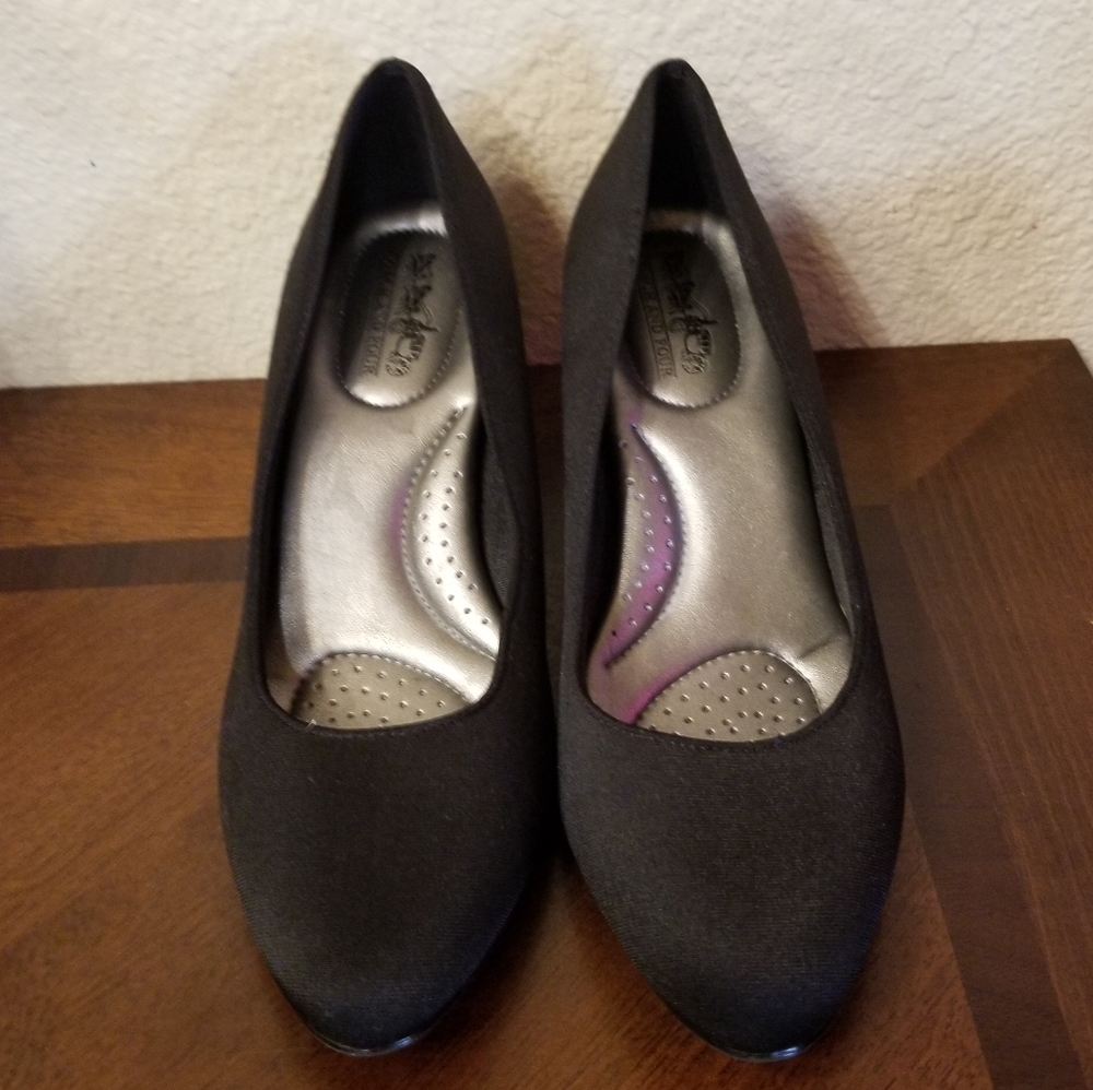 Coach and Four black pump